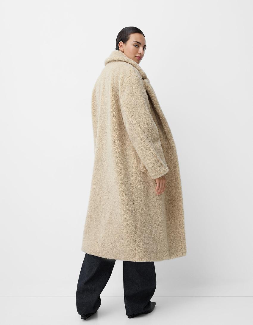 Vanoria | Manteau Oversize Femme en Fourrure Teddy Beige avec Revers et Fermeture à Boutons