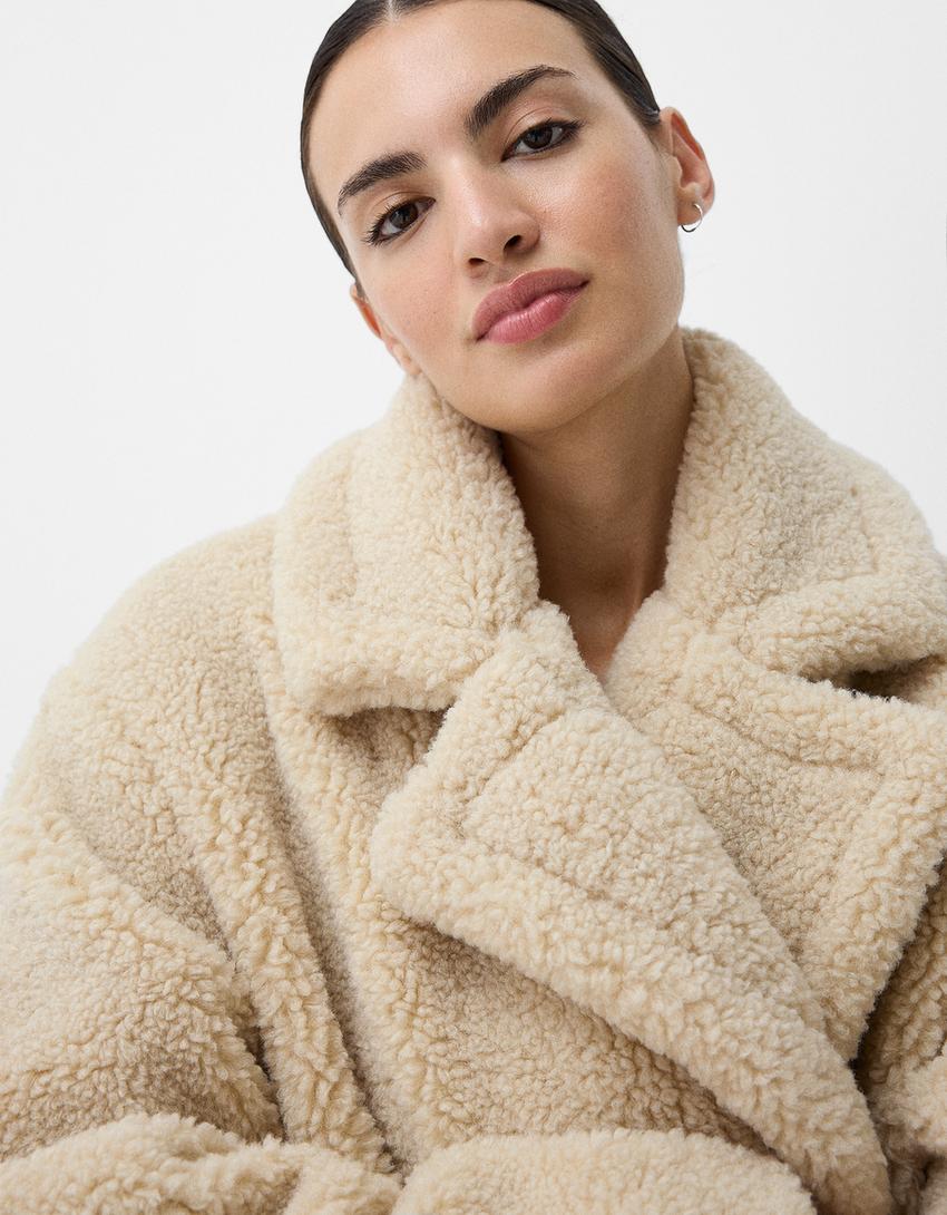 Vanoria | Manteau Oversize Femme en Fourrure Teddy Beige avec Revers et Fermeture à Boutons