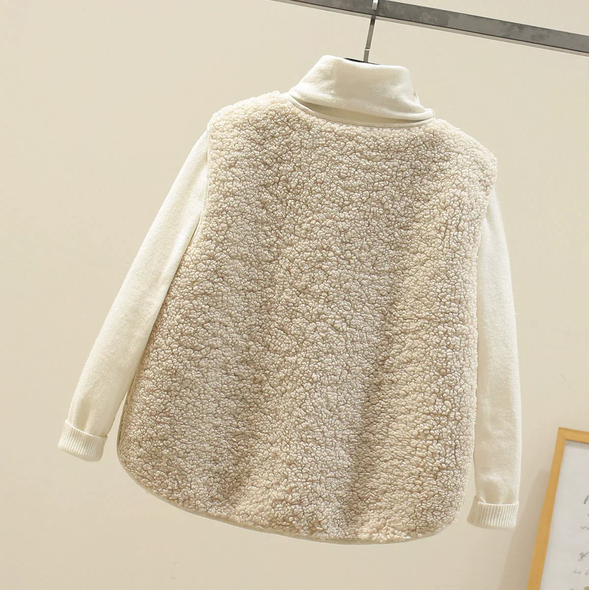 Édith | Gilet Femme Décontracté Effet Teddy Col V avec Boutons et Poches