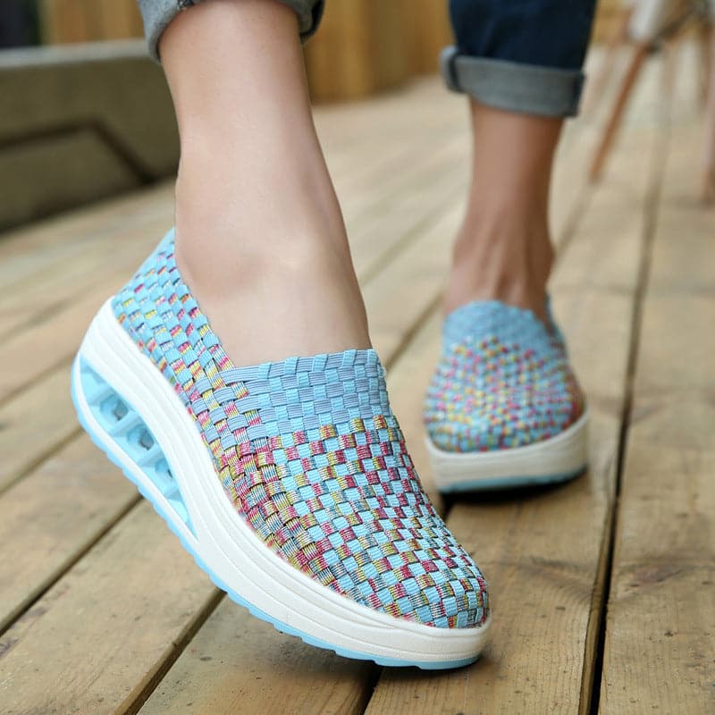 Thaïs | Baskets Orthopédiques Femme à Enfilage Facile avec Semelle Plateforme Inclinée et Tissu Tressé Multicolore