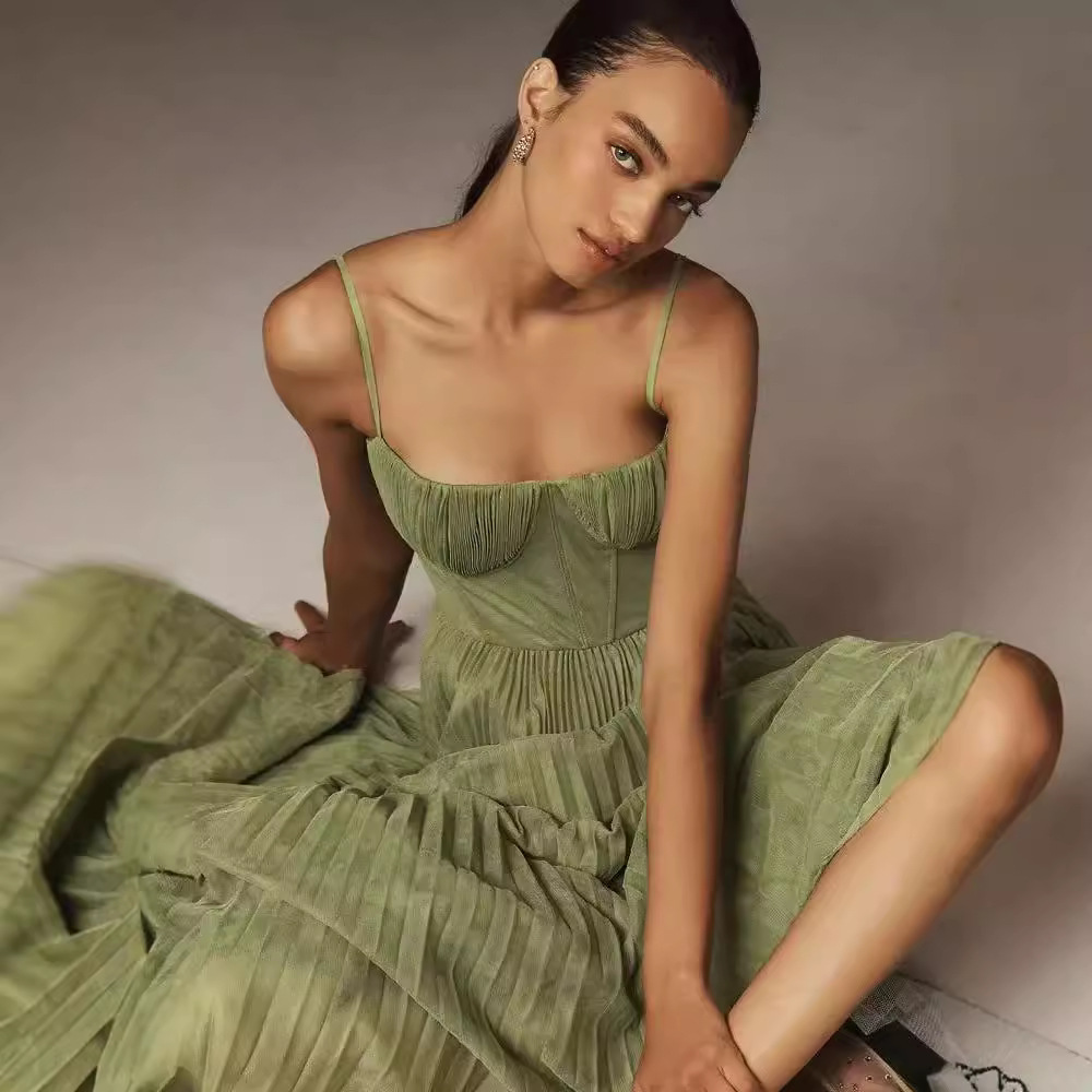 Emirette | Robe Maxi Plissée Vert Élegante à Bretelles Fines