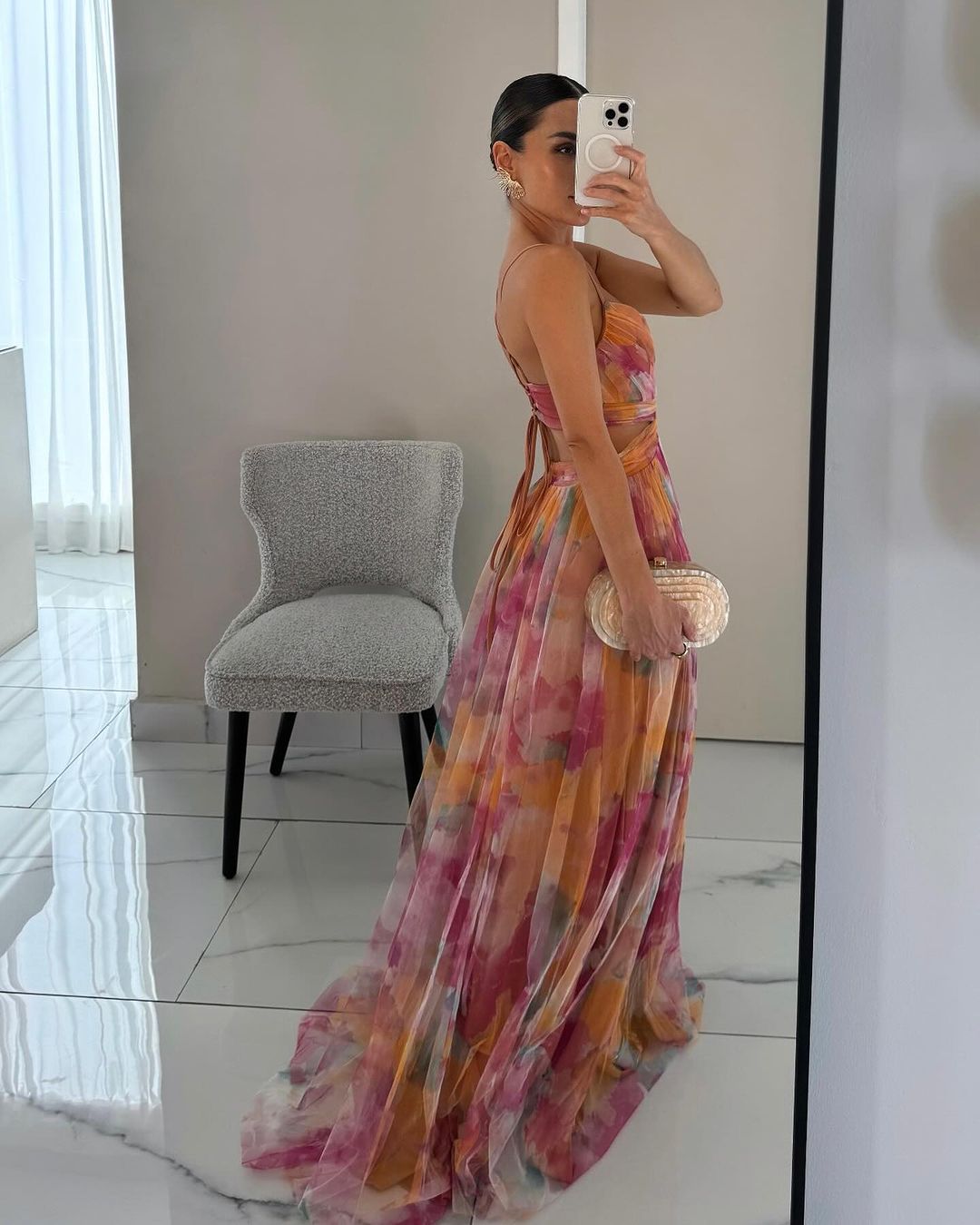 Malou | Robe Maxi Formelle Décolleté V Profond avec Liens au Dos, Taille Ouverte, Dégradé Multicolore Tulle A-ligne