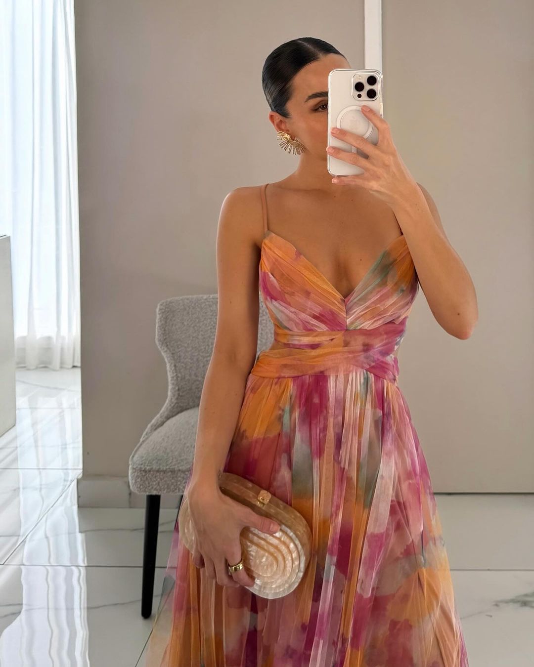 Malou | Robe Maxi Formelle Décolleté V Profond avec Liens au Dos, Taille Ouverte, Dégradé Multicolore Tulle A-ligne