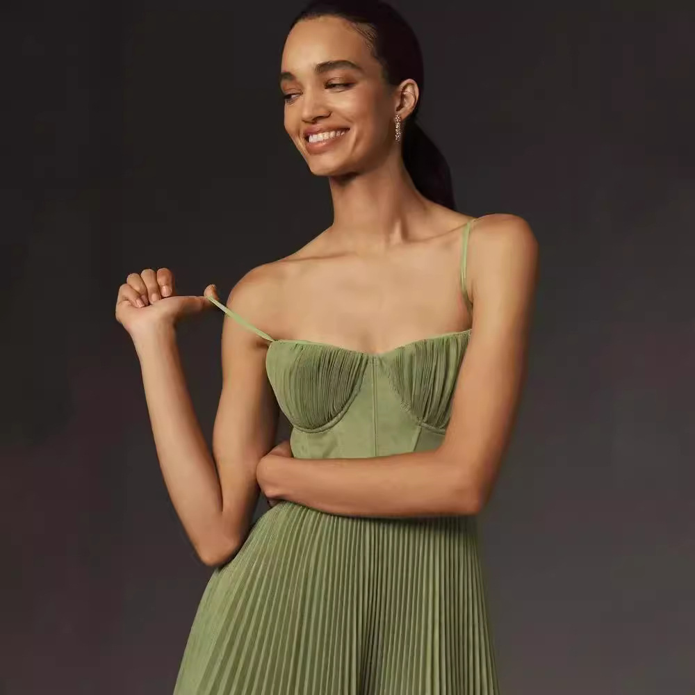 Emirette | Robe Maxi Plissée Vert Élegante à Bretelles Fines
