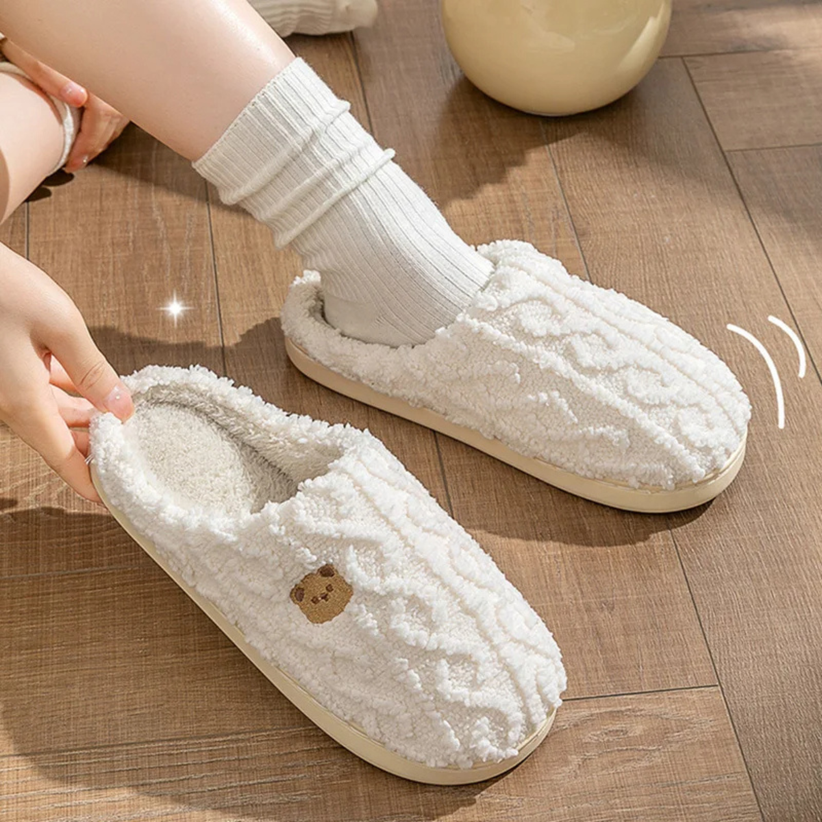 Xandie | Chaussons d'hiver pour femme à bout fermé avec broderie ours en peluche et semelle douce