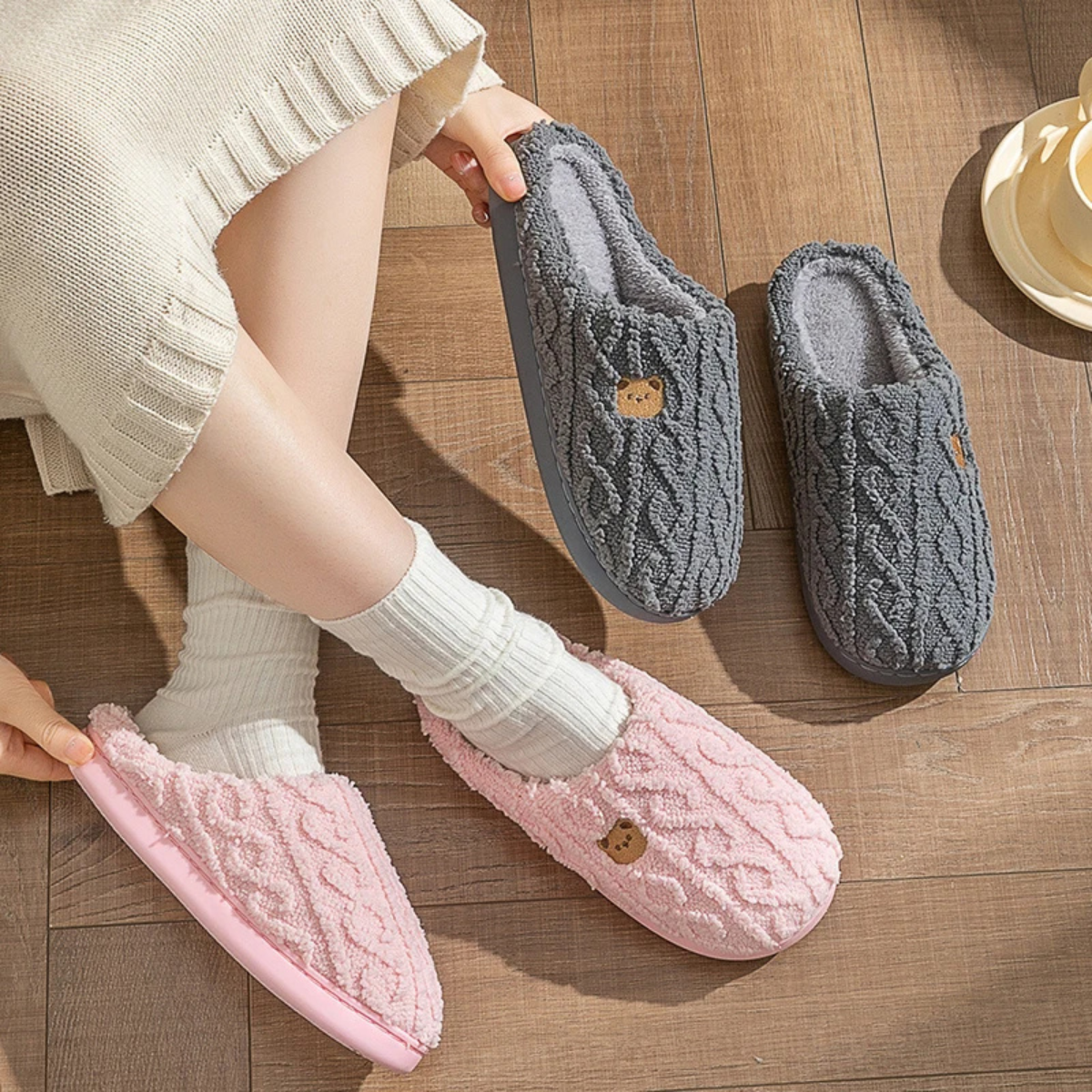 Xandie | Chaussons d'hiver pour femme à bout fermé avec broderie ours en peluche et semelle douce