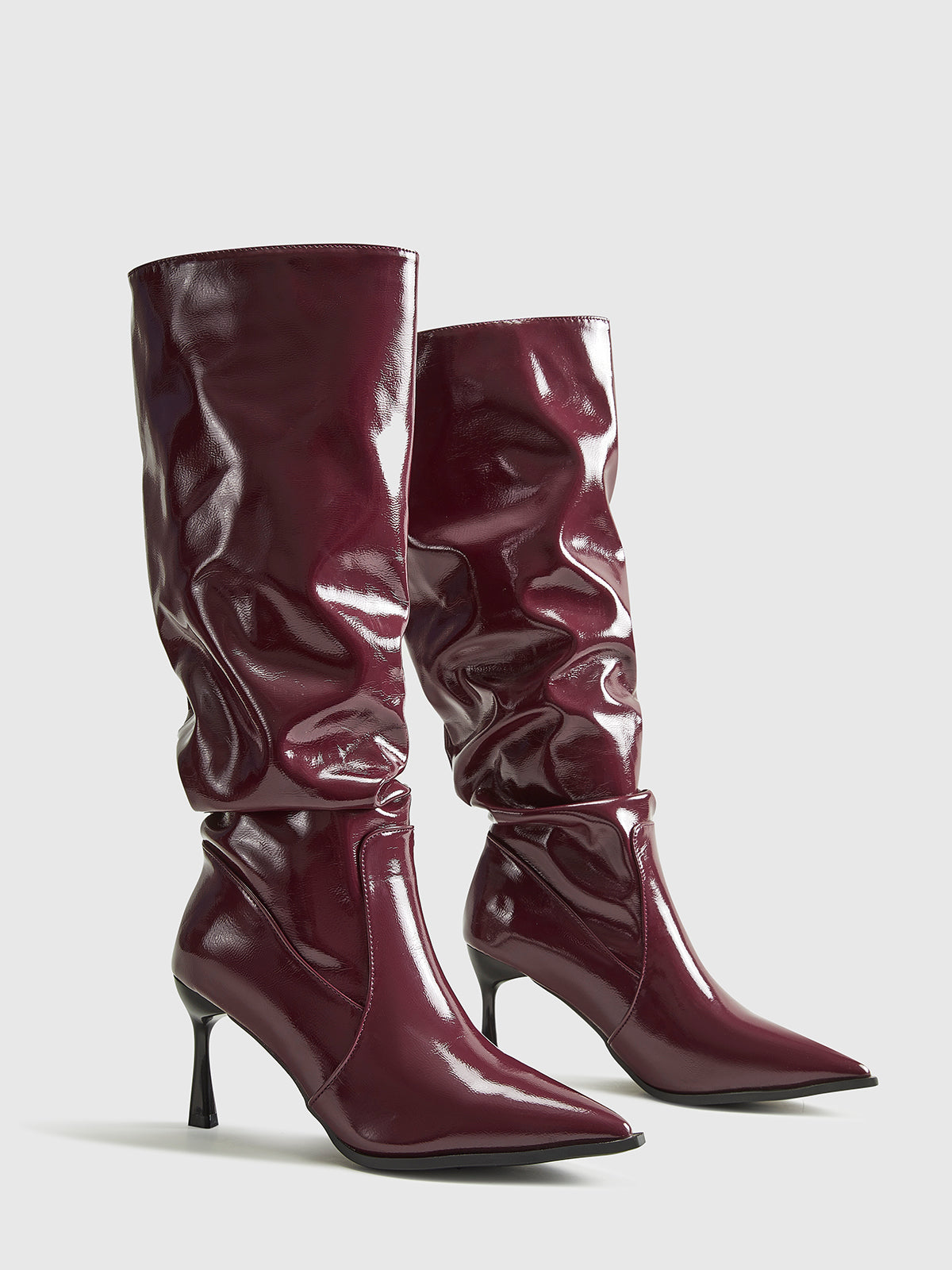 Vignette | Bottes Femme Bordeaux Brillantes à Talons Hauts, Bout Pointu et Coupe Genou