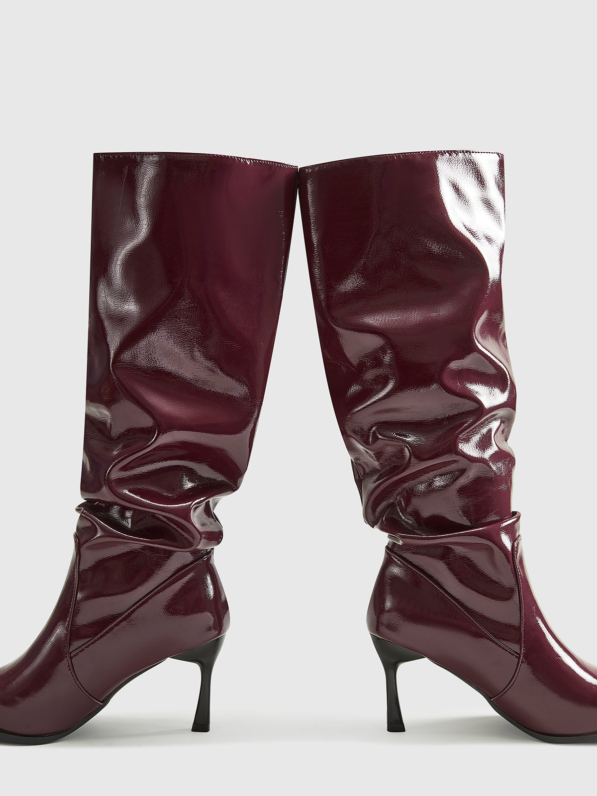 Vignette | Bottes Femme Bordeaux Brillantes à Talons Hauts, Bout Pointu et Coupe Genou