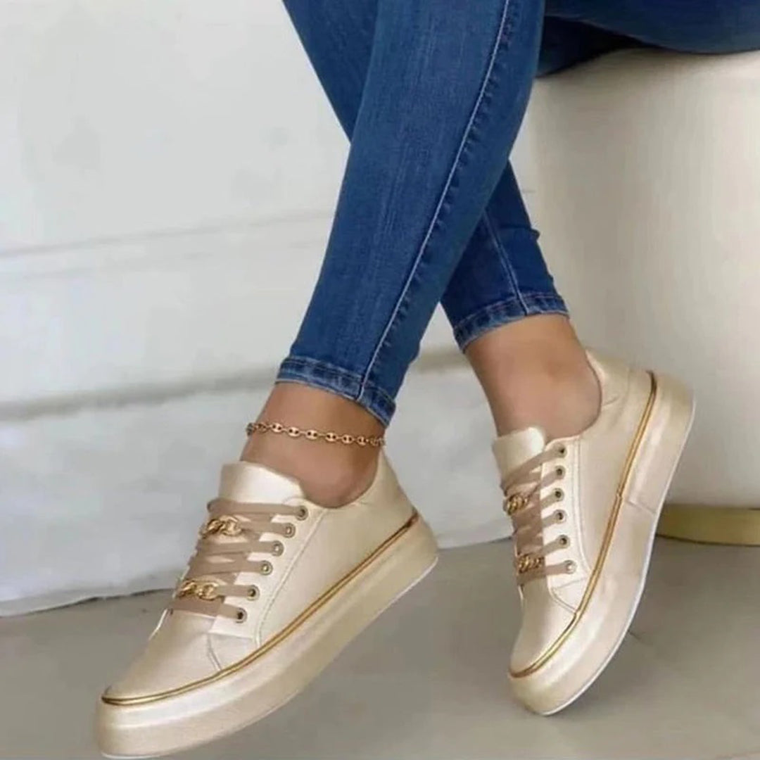 Silvanaïs | Baskets Femme Blanc à Lacets – Détail Doré Élégant – Design Bas & Style Chic