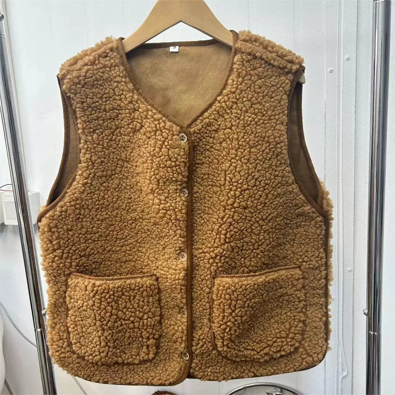 Édith | Gilet Femme Décontracté Effet Teddy Col V avec Boutons et Poches
