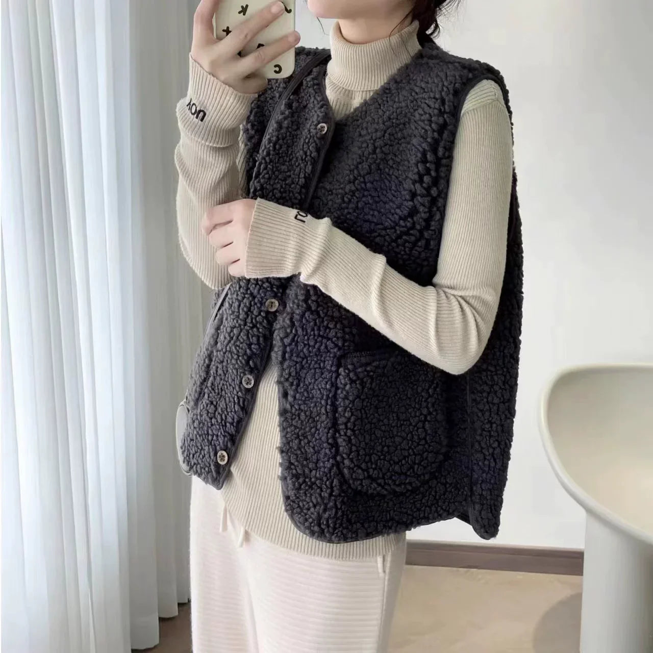 Édith | Gilet Femme Décontracté Effet Teddy Col V avec Boutons et Poches