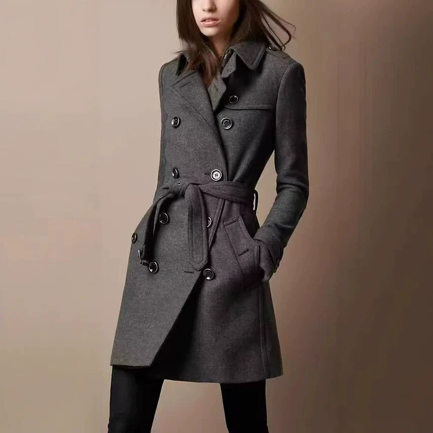 Denise | Manteau Femme Mi-Long Cintré en Texture Laine, Double-Boutonnage avec Ceinture et Col à Revers