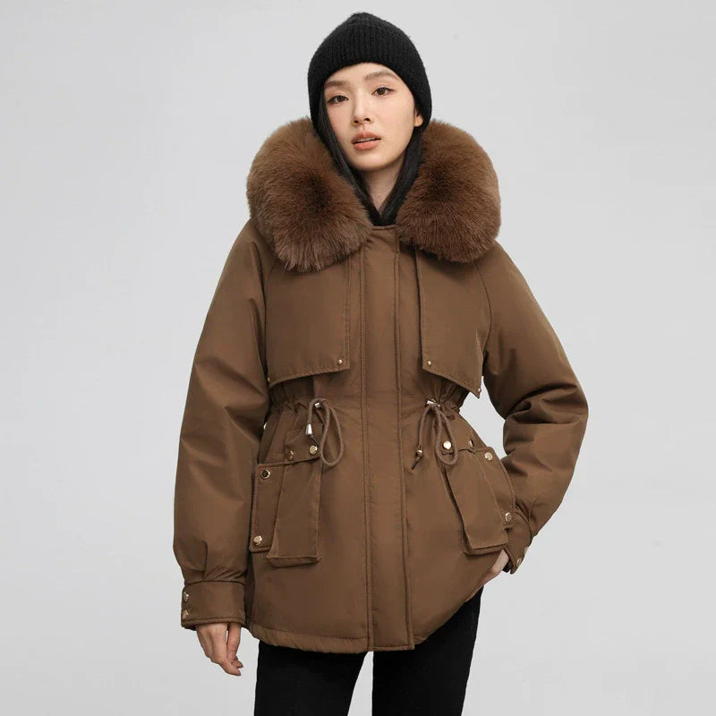 Dominique | Parka Femme Mi-Longue avec Taille Ajustable et Col Amovible en Fausse Fourrure