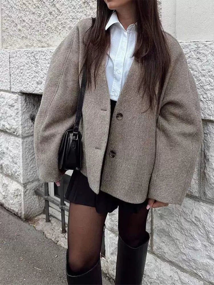 Florine | Manteau Femme Oversize Boutonné Coupe Décontractée Tissu Effet Laine Manches Larges Col V Sans Col