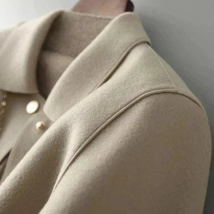 Virginie | Veste Femme Beige Élégante à Col Revers et Boutons, Style Chic et Polyvalent