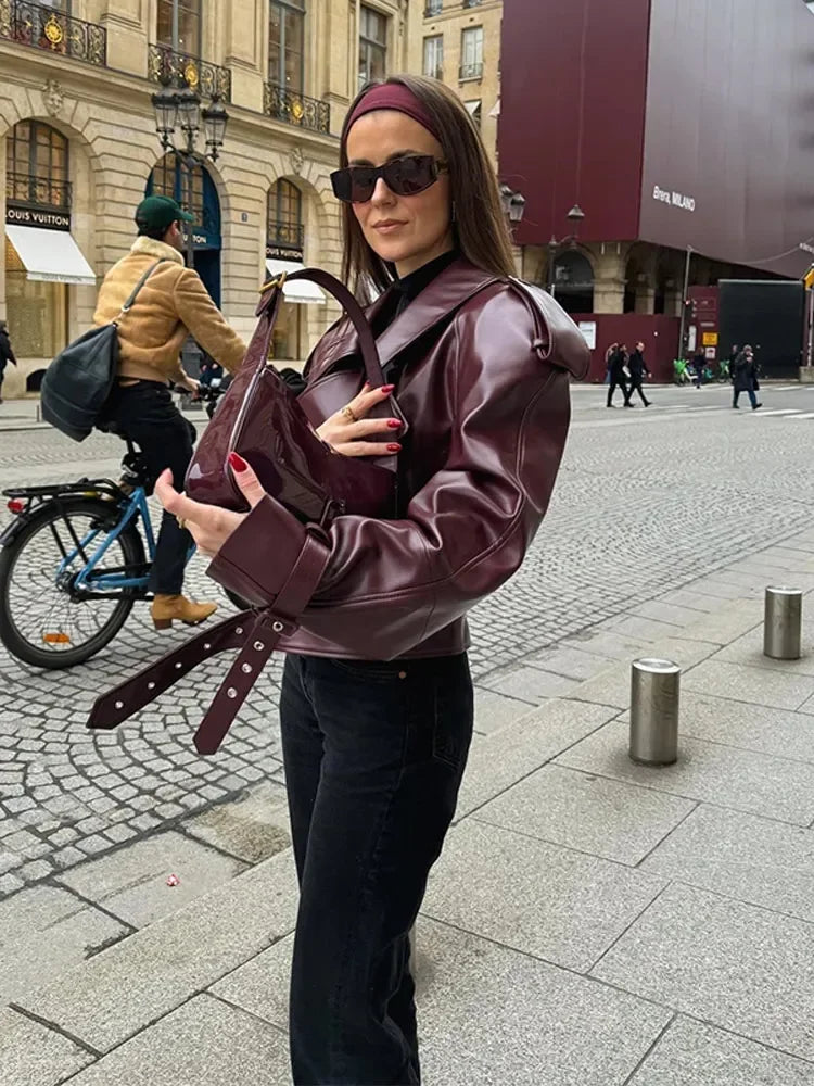 Cléa-Louise | Veste oversize effet cuir bordeaux femme avec larges revers et ceinture