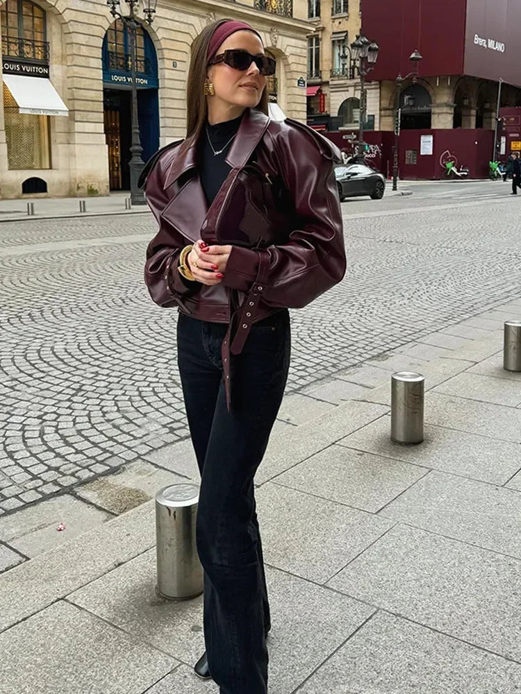 Cléa-Louise | Veste oversize effet cuir bordeaux femme avec larges revers et ceinture