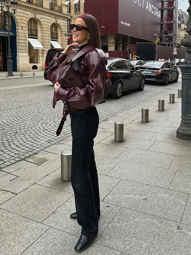 Cléa-Louise | Veste oversize effet cuir bordeaux femme avec larges revers et ceinture