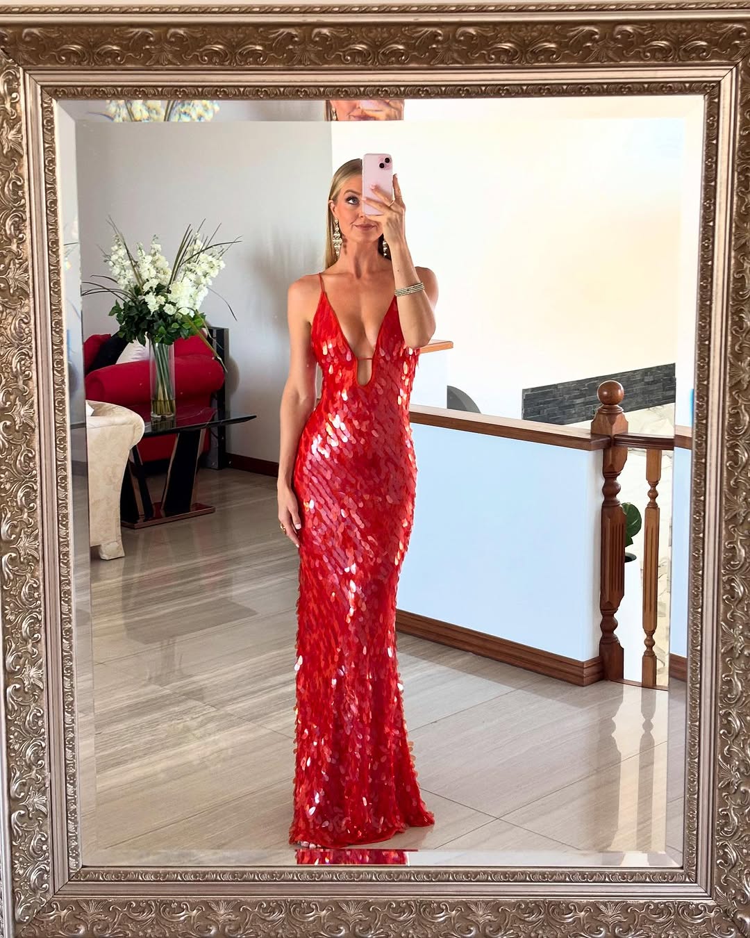 Maëva | Robe Maxi Formelle Rouge à Bretelles Spaghetti, Décolleté Profond, Style Sirène Paillettes