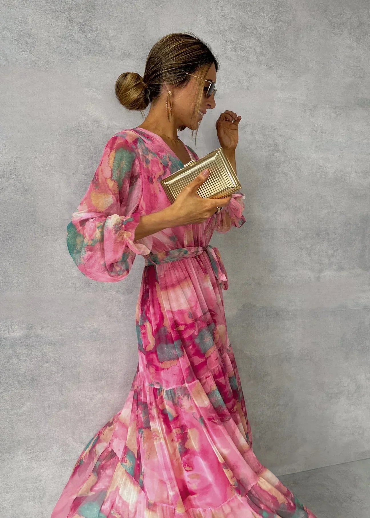 Capucine | Robe d’Été Femme Dégradé Rose – Manches Longues – Élégante & Fluide – Col en V Ceinturé