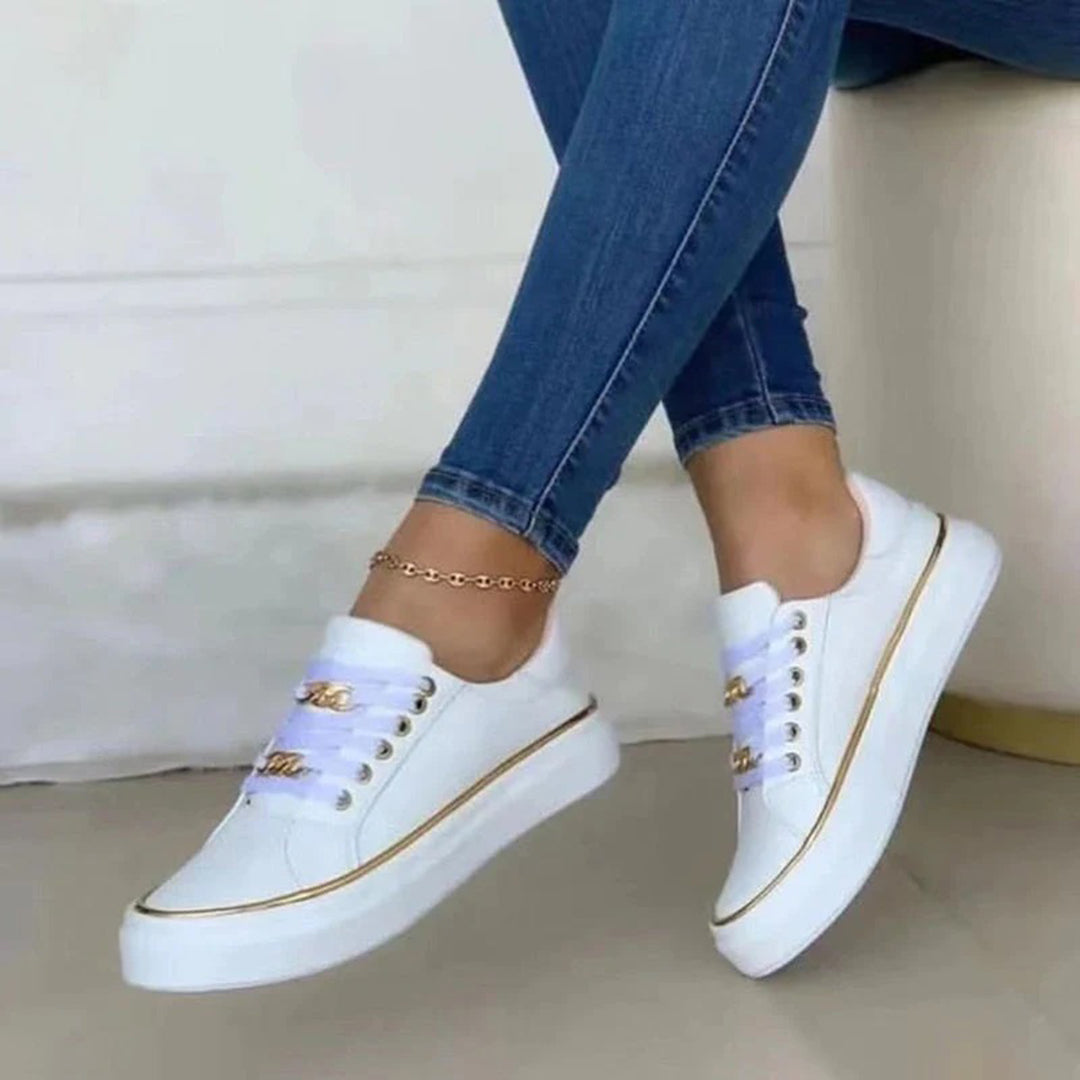 Silvanaïs | Baskets Femme Blanc à Lacets – Détail Doré Élégant – Design Bas & Style Chic