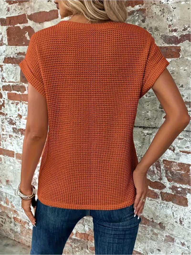 Philoména | Haut Femme d'Été Uni en Tissu Texturé à Manches Repliées et Ourlet Torsadé