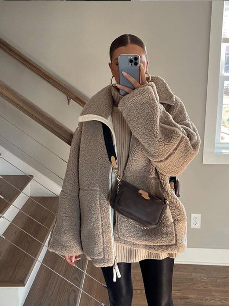 Corisande-Marie | Veste oversize femme en peluche teddy avec fermeture éclair et col montant