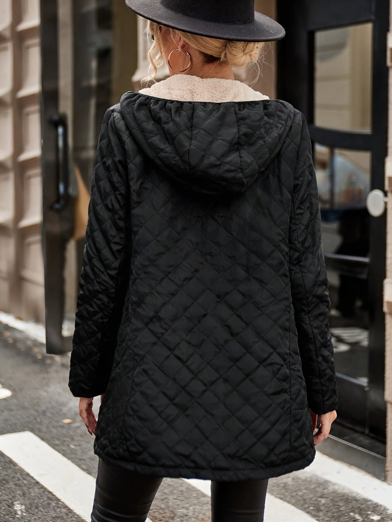 Candélia | Manteau Hiver Femme Léger à Capuche, Doublé Fleece, Fermeture Éclair et Motif Matelassé Diamant