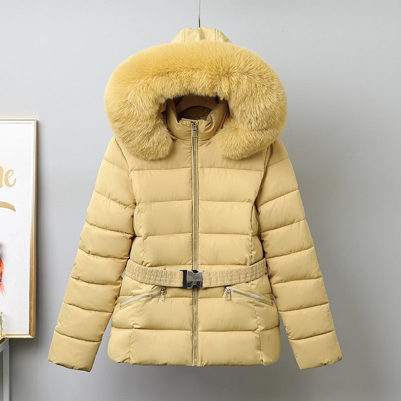 Clarisse | Doudoune Femme Cintrée avec Ceinture, Capuche Amovible à Finition Fourrure et Design Matelassé