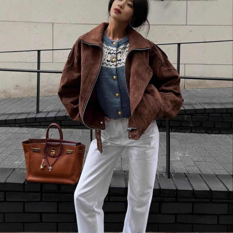 Fanny | Veste Bomber Femme Oversize Marron, Suédine Élégante, Fermeture Asymétrique, Épaulettes