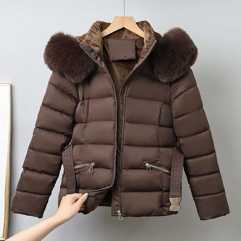 Clarisse | Doudoune Femme Cintrée avec Ceinture, Capuche Amovible à Finition Fourrure et Design Matelassé