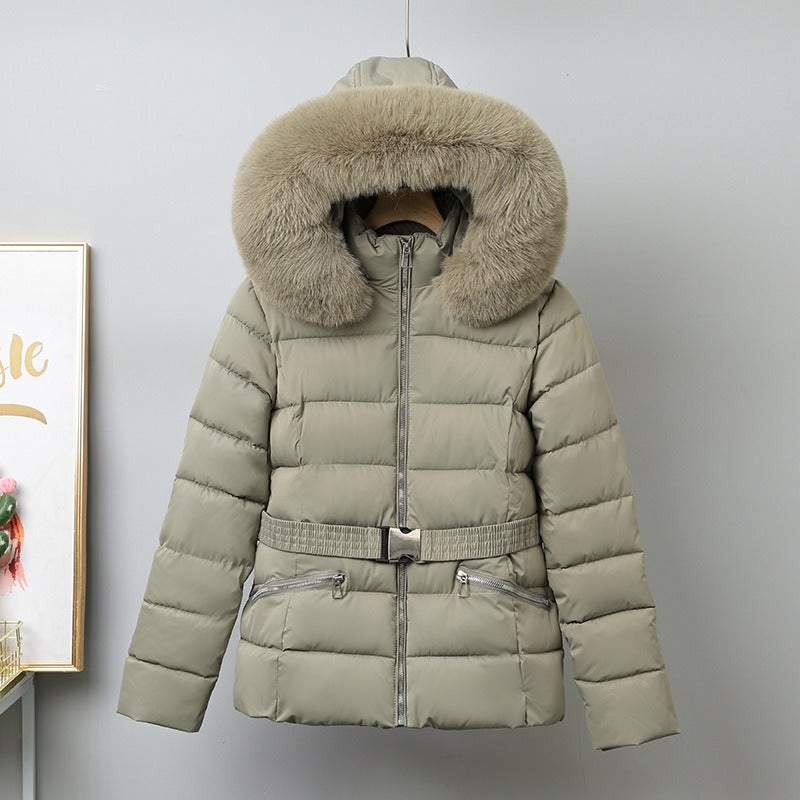 Clarisse | Doudoune Femme Cintrée avec Ceinture, Capuche Amovible à Finition Fourrure et Design Matelassé