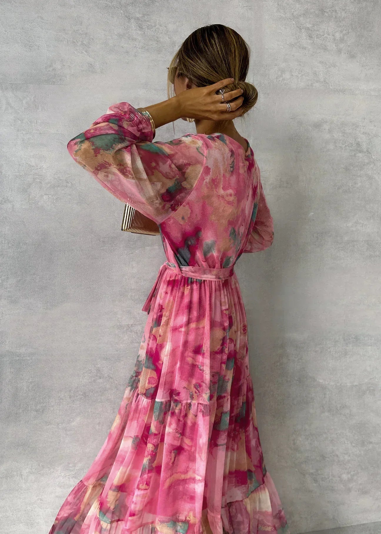 Capucine | Robe d’Été Femme Dégradé Rose – Manches Longues – Élégante & Fluide – Col en V Ceinturé