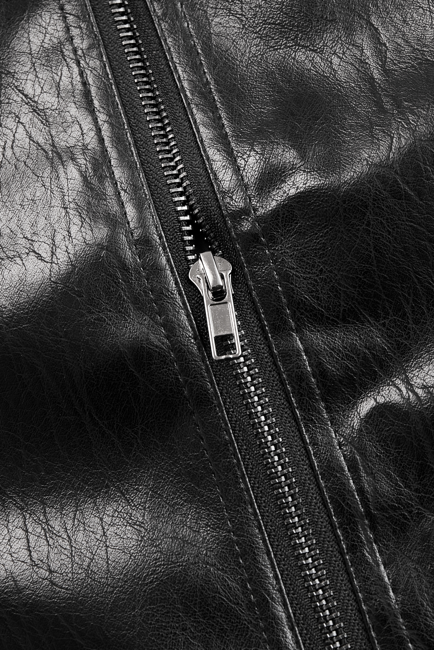 Veste en Faux Cuir Femme Ajustée | Style Audacieux et Élégance Intemporelle