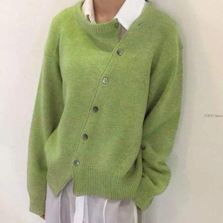 Cendrine | Cardigan femme en maille avec boutons asymétriques, élégant et confortable