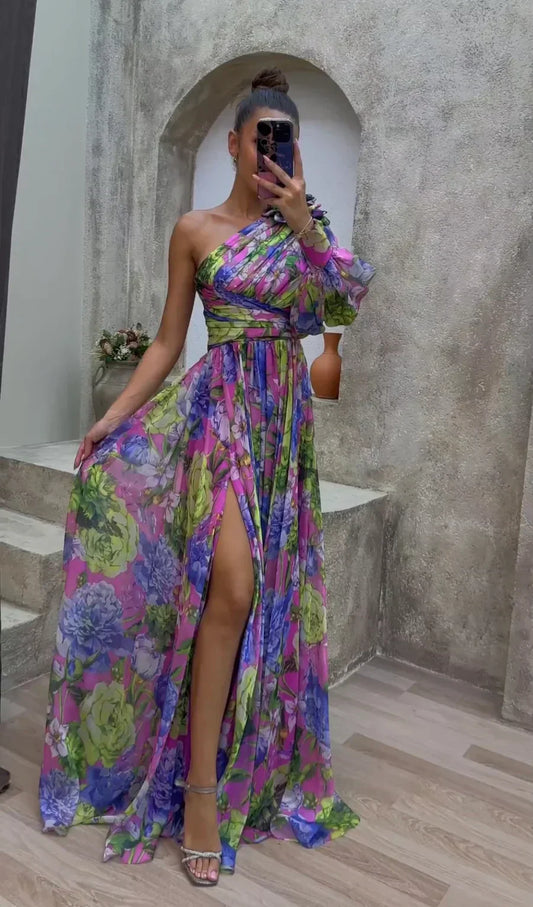 Mazarine | Robe Maxi Formelle Épaule Dégagée, Manches Bouffantes, Taille Cintrée, Fente sur Jambes, Motif Floral Multicolore