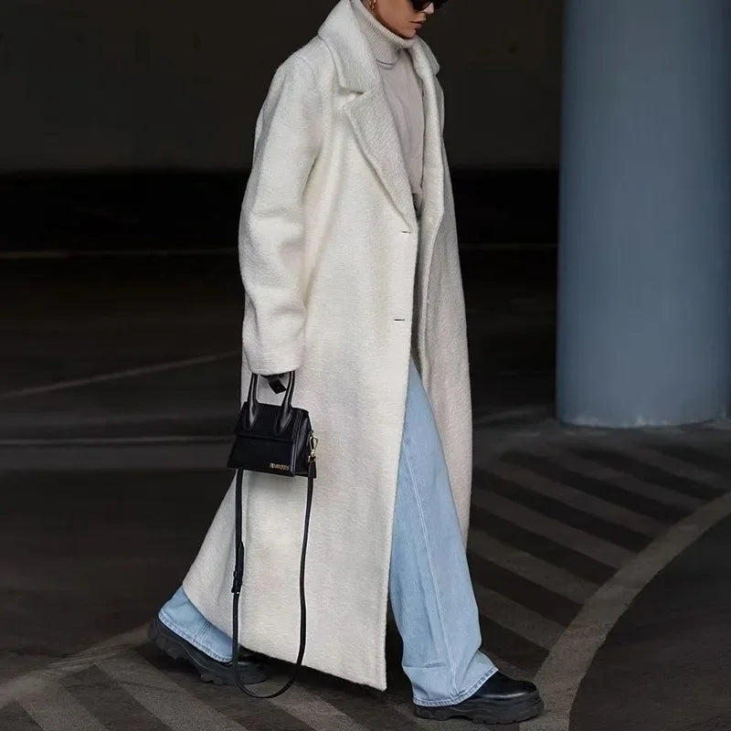 Cyprienne | Manteau long femme à col classique et coupe élégante