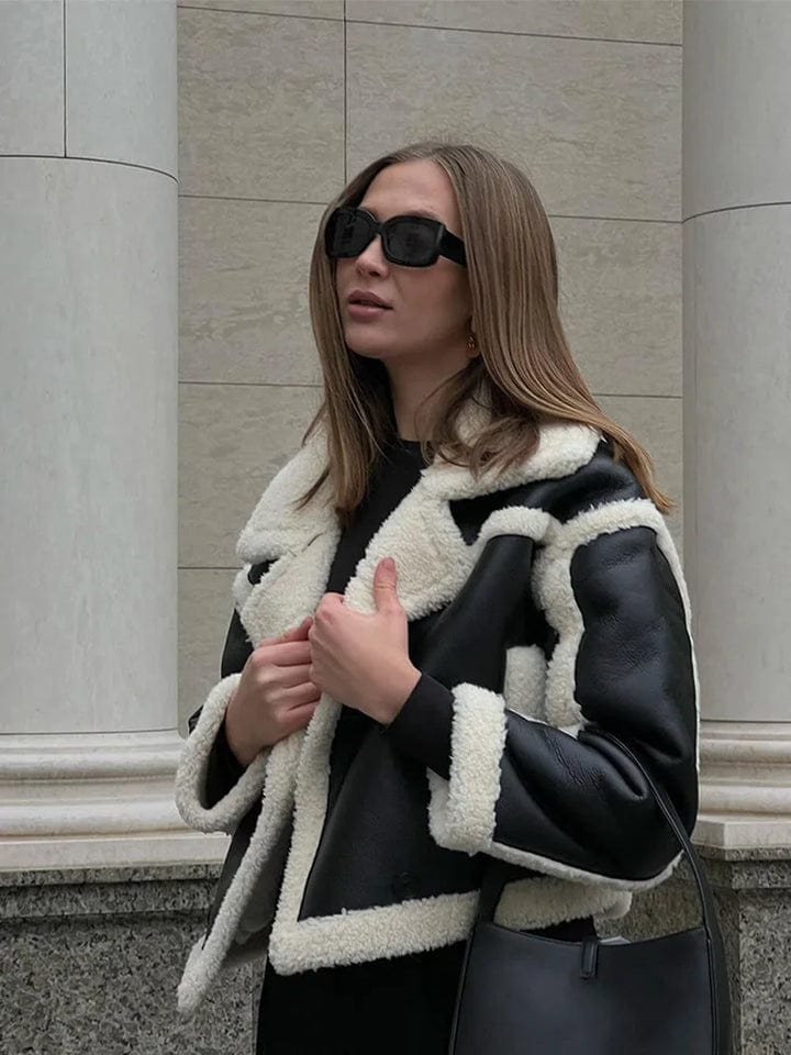 Noëlle – Veste Hiver Femme Courte Oversize à Grand Col Revers, Doublure Polaire et Finition Contrastée