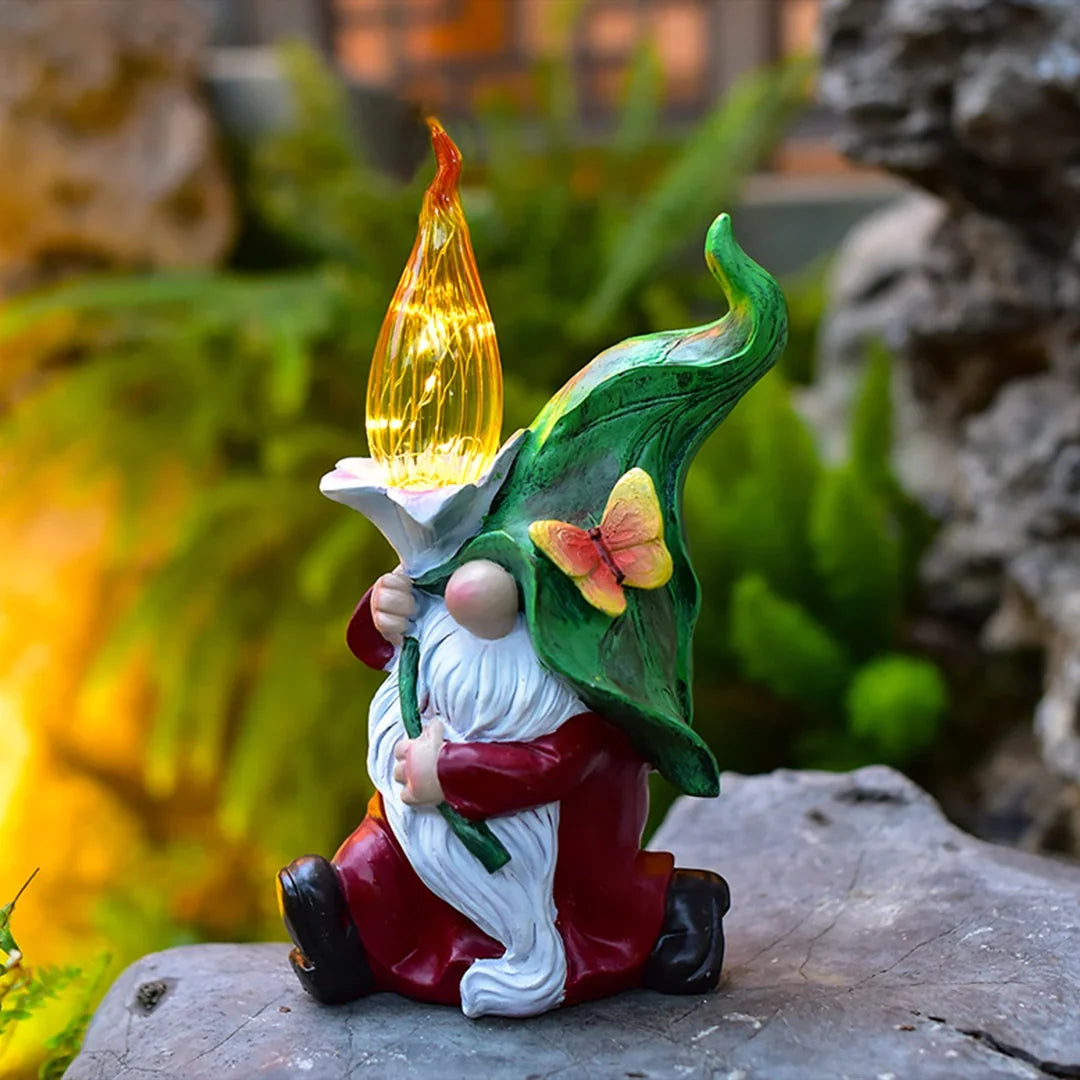 GartenWichtel™ | Solar-Gartenfigur mit LED-Licht und Dämmerungssensor