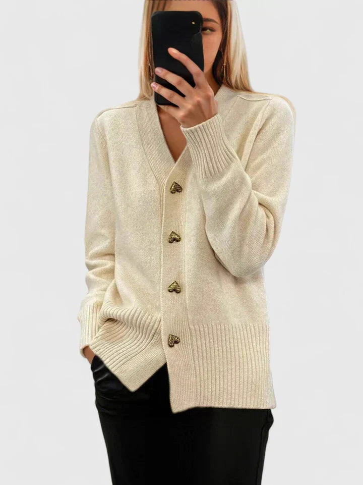 Cardigan Femme | Boutons Cœur Élégants et Confort Douillet