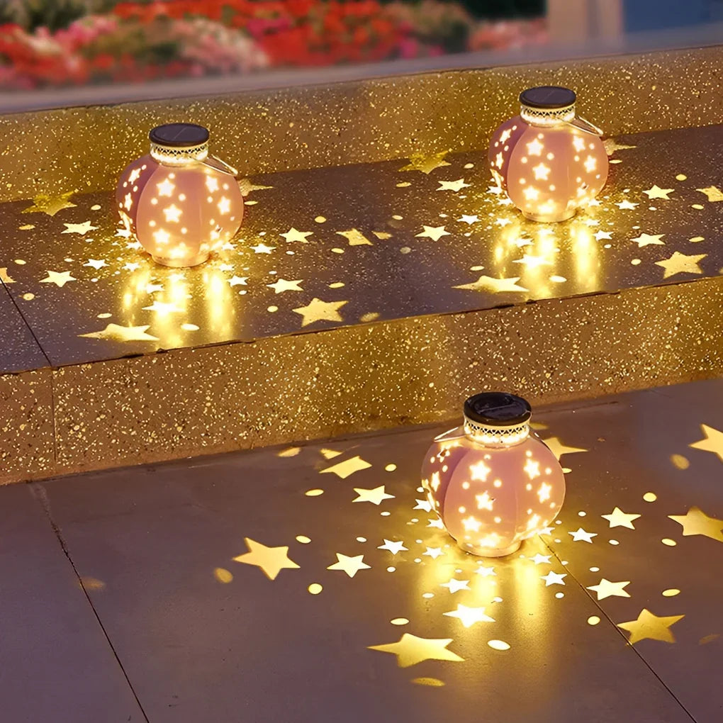 SternLicht™ | Solar-Gartenlaterne mit Sternprojektion und warmweißem LED-Licht