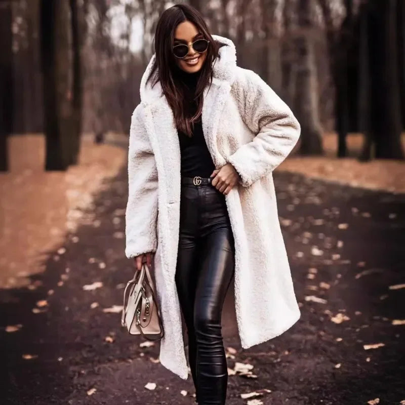 Carmeline | Manteau long femme en peluche avec capuche, confortable et chaud