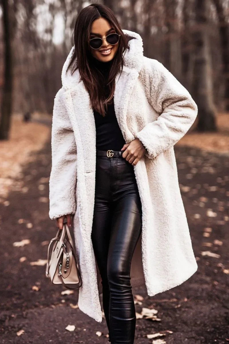 Carmeline | Manteau long femme en peluche avec capuche, confortable et chaud