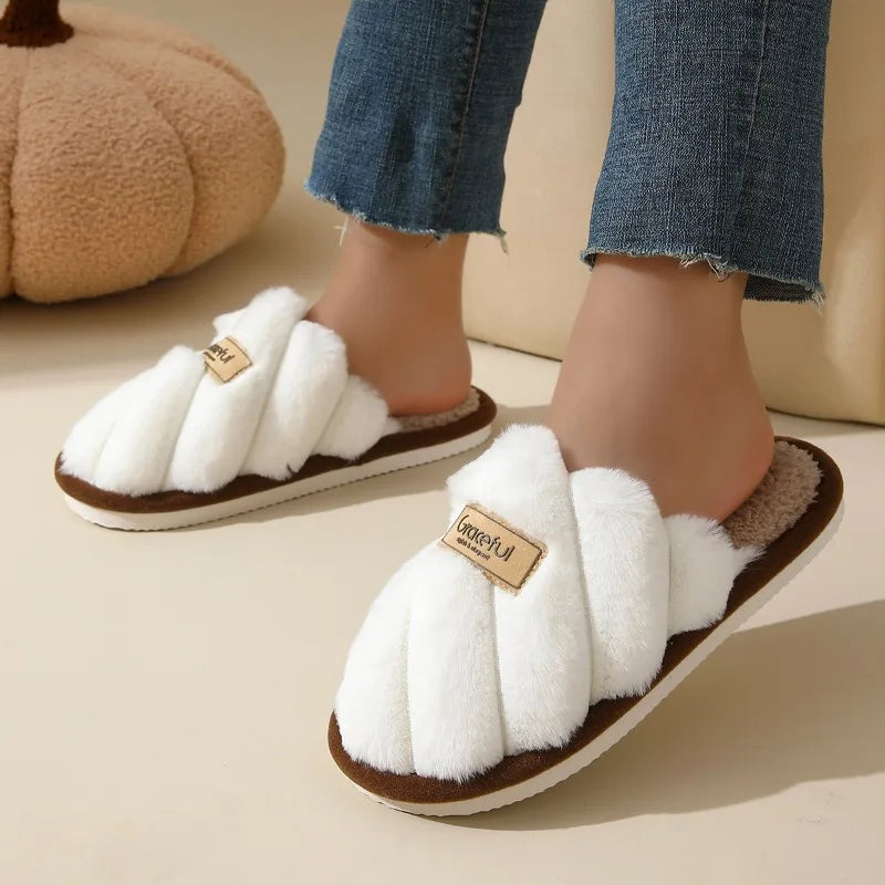 Monique | Chaussons Femme Ouverts en Peluche Douce avec Coussin Moelleux & Confort d’Intérieur