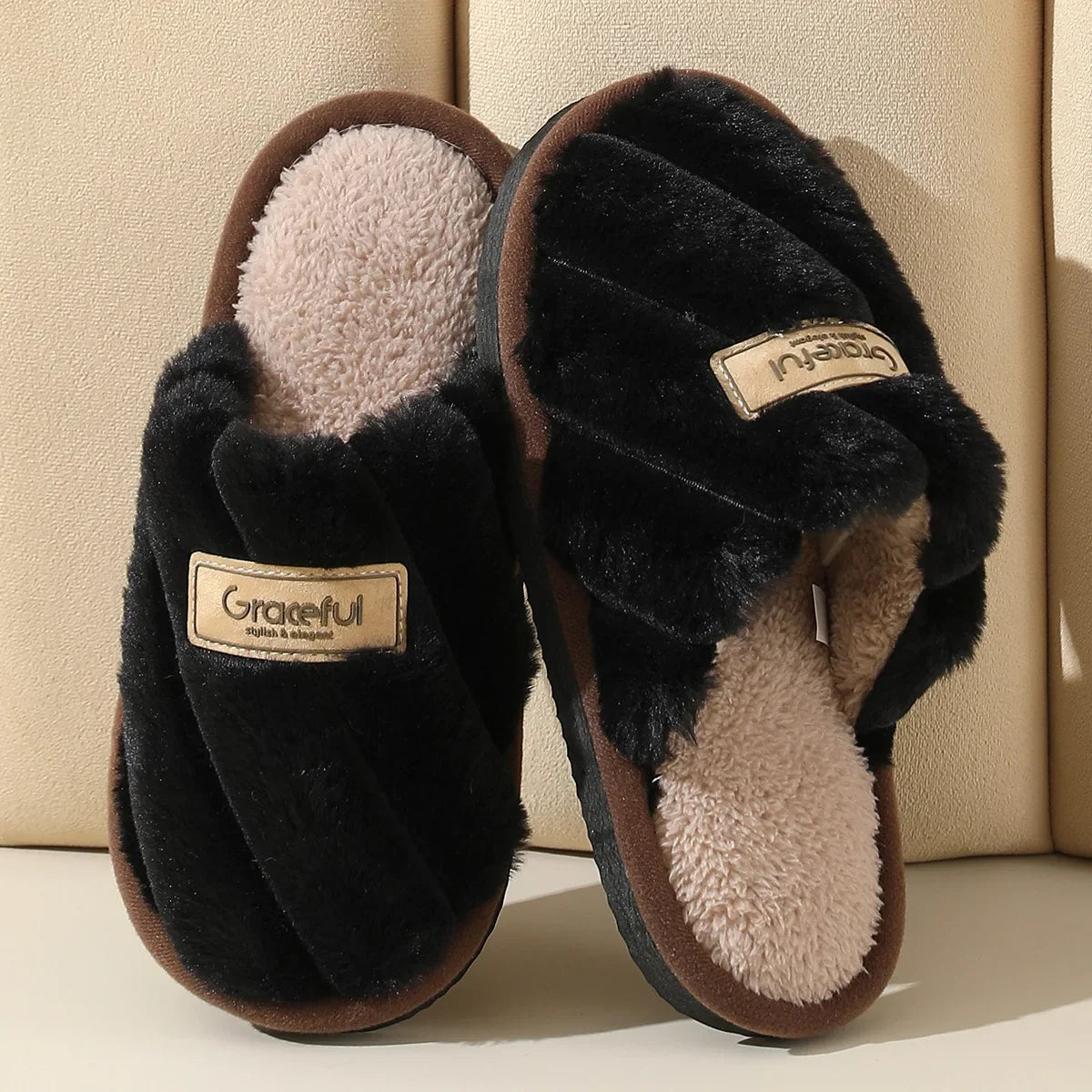 Monique | Chaussons Femme Ouverts en Peluche Douce avec Coussin Moelleux & Confort d’Intérieur