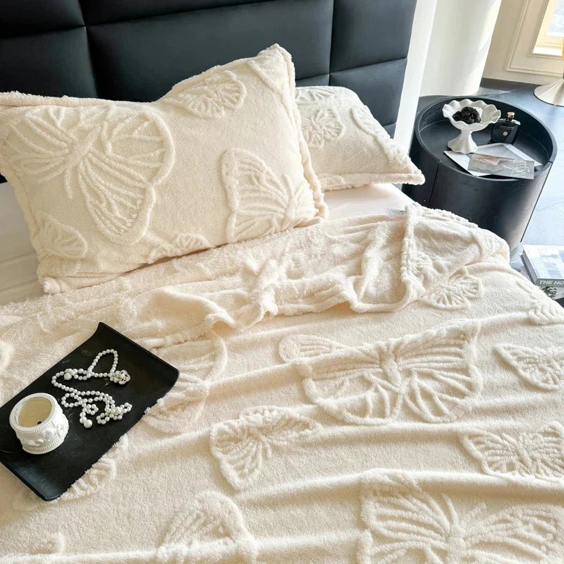 SamtSchmetterling™ | Jacquard-Samtdecke mit Schmetterlingsmotiv