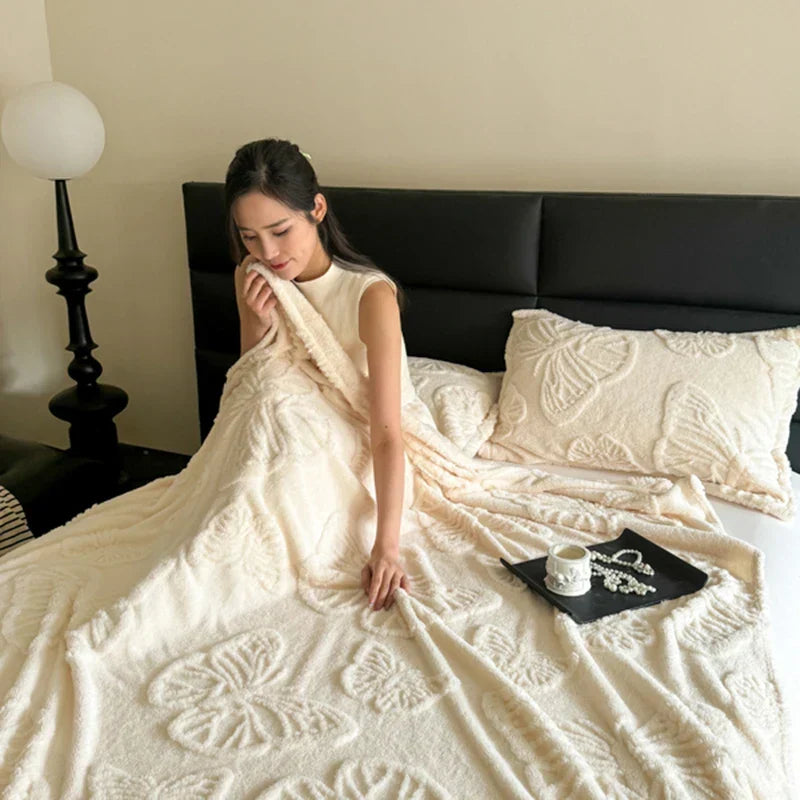 SamtSchmetterling™ | Jacquard-Samtdecke mit Schmetterlingsmotiv