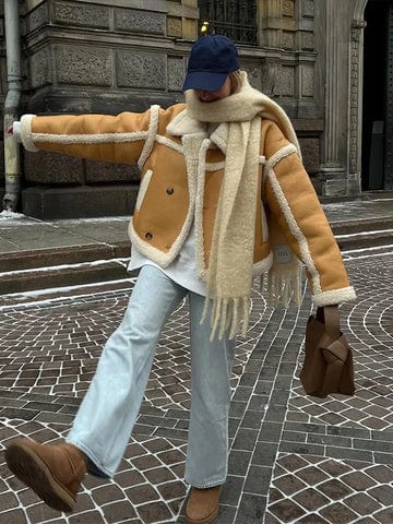 Noëlle – Veste Hiver Femme Courte Oversize à Grand Col Revers, Doublure Polaire et Finition Contrastée