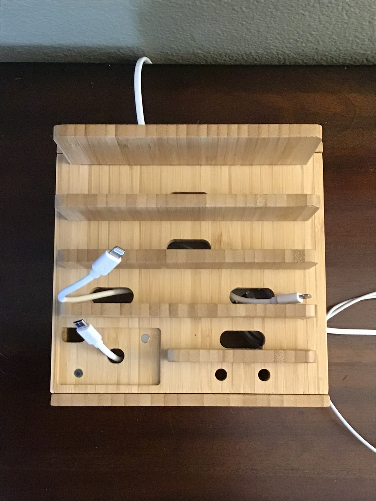 Tekavo™ | Bambus-Ladestation mit 5-Port-USB-Ladegerät und Kabelmanagement