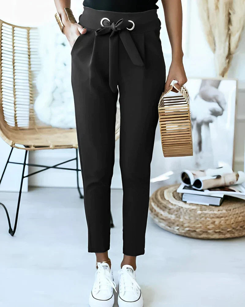 Annabelle | Pantalon Tailoré Femme avec Ceinture Détail - Coupe Slim Parfait pour Bureau et Occasions Décontractées